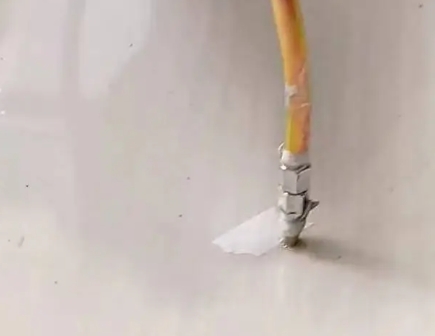 霍州瓷砖空鼓维修公司专业解答在瓷砖铺贴过程中，如果使用的砂料过粗（如全部使用了粗砂），可能会导致以下问题